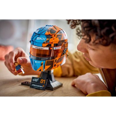 23. LEGO Editions 43017 – Oscar Piastri McLaren Mastercard F1 Team Helmet