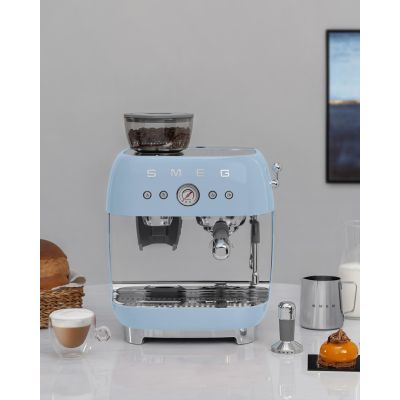 18. Smeg EGF03PBEU coffee machine Manual espresso machine 2.4 l