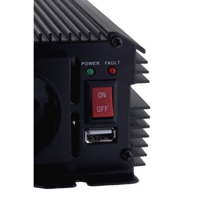 6. Voltage converter IPS 2000 N 12/230V + USB