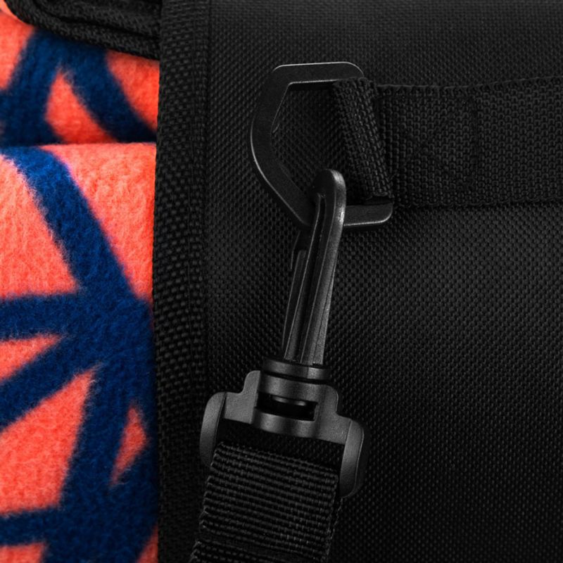 4. Spokey Picnic Leaf Picnic Blanket 180x210 cm 927387