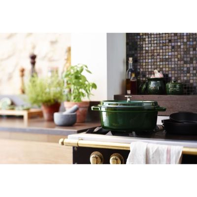5. ZWILLING STAUB LA COCOTTE 6.7 l Oval Cast Iron Casserole Dish