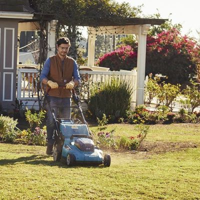 4. MAKITA. LAWNMOWER 2x18V DLM539CT2 WITH DRIVE 53cm 2x5.0Ah