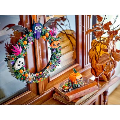 7. LEGO Other 40825 - Halloween Wreath
