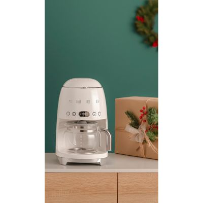 33. Smeg DCF02CREU Manual Drip Coffee Maker 1.4 l