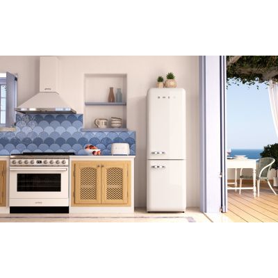 9. SMEG toaster white model TSF01WHEU