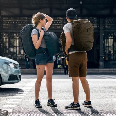 8. Thule Landmark Travel Pack 60L - blue