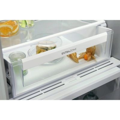 9. ELECTROLUX ERD6DE18S1 refrigerator