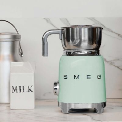 7. Smeg MFF11PGEU Milk Frother/Warmer Automatic Milk Frother/Warmer Green