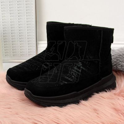 4. NEWS W EVE311A black suede snow boots