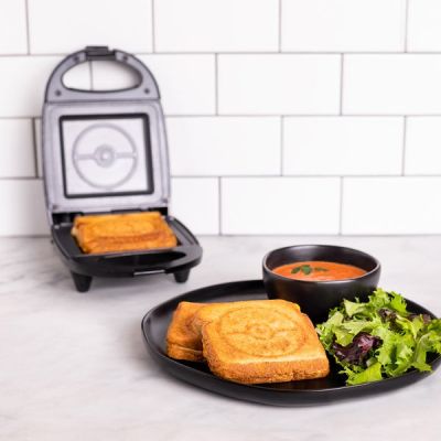 3. Uncanny Brands Pokémon Poké Ball Toaster Black, Red, White