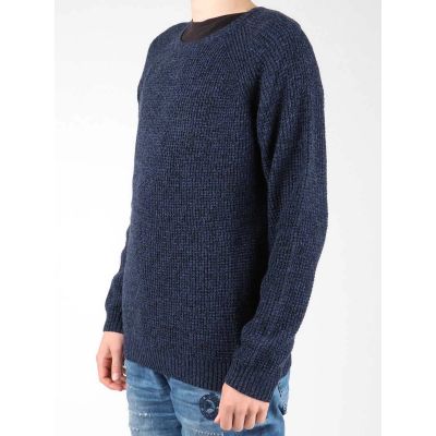 6. Lee Mele Crew Knit Sweater L83HOULR
