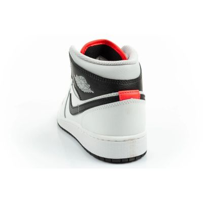 5. Nike Air Jordan 1 women's high-top sports shoes fashionable sneakers white black