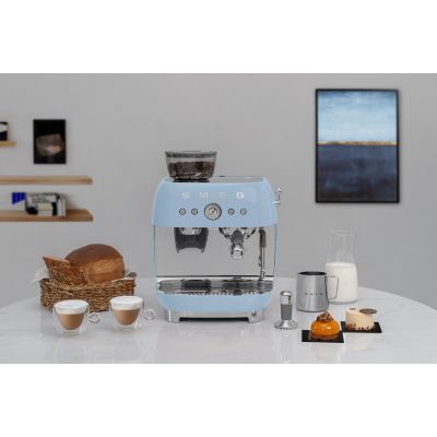 17. Smeg EGF03PBEU coffee machine Manual espresso machine 2.4 l