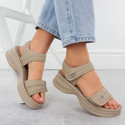5. Women's sandals with thick soles and Velcro, beige Potocki 105300