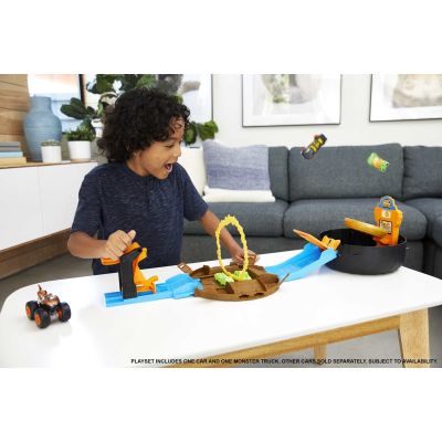 2. Hot Wheels Monster Truck Tire - Stunt Arena Set GVK48
