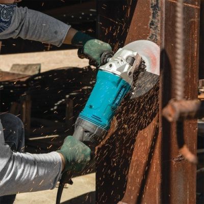 2. Makita GA9070X1 Angle Grinder 6600 RPM 2400 W 3.6 kg