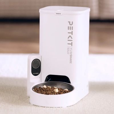 6. YumShare Solo Automatic Feeder with Camera