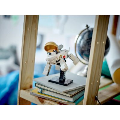 5. LEGO Creator 31152 Astronaut