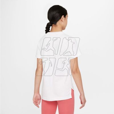 3. Nike Sportswear Jr. DO1327 100 T-shirt