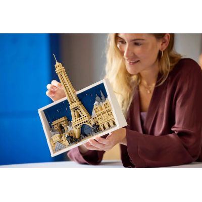 11. LEGO Architecture 21064 Paris