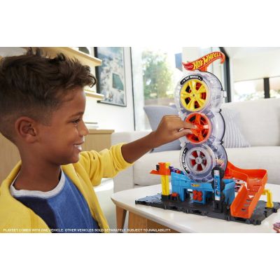 2. Hot Wheels Racing Tire Workshop Set HDP02 MATTEL