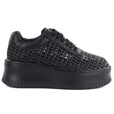 2. Women's sneakers on the platform, openwork, black Goe TT2N4043