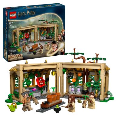 21. LEGO Harry Potter 76445 Hogwarts Castle: Herbology Class