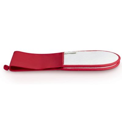 3. Le Creuset 95001000600000 Oven Glove Oven Glove 1 pc. Red Cotton