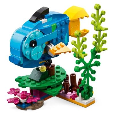 6. LEGO Creator 31136 Exotic Parrot