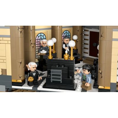 13. LEGO Harry Potter 76417 Gringotts Bank - Collector's Edition