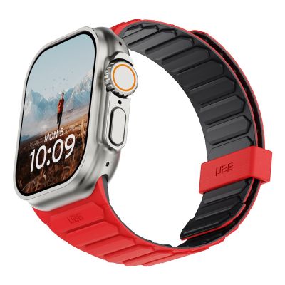 4. UAG Pathfinder – reversible silicone magnetic band for Apple Watch Series 4–6 & SE 1–3, 44 mm / Series 7–9, 45 mm / Series 10–11, 46 mm / Ultra 1–3, 49 mm (Ash/Lava)
