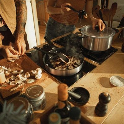 7. 26cm Ceramic Coating Frying Pan with Functional Form Lid