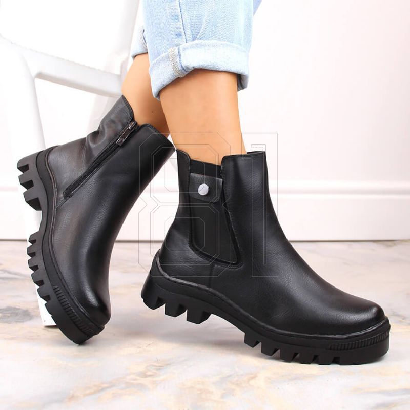 4. Potocki W WOL186 insulated ankle boots with a pocket, black