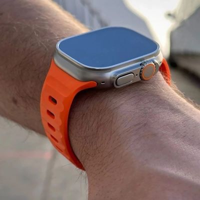 5. Tech-Protect IconBand Line for Apple Watch 4 / 5 / 6 / 7 / 8 / 9 / SE / Ultra 1 / 2 (42/44/45/49 mm) - black