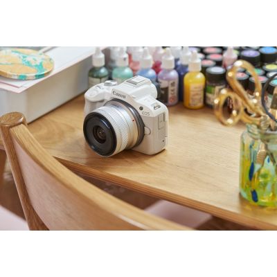 8. Canon EOS R50, White + RF-S 18-45mm F4.5-6.3 IS STM Kit Mirrorless camera 24.2 MP CMOS 6000 x 4000 px White