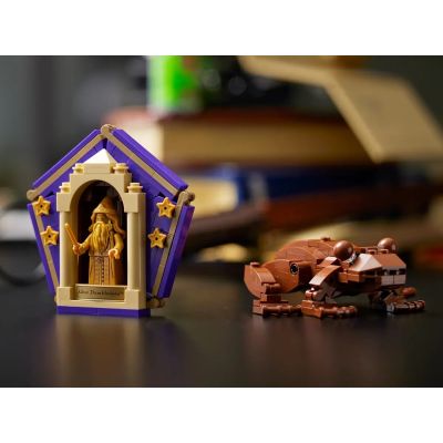 7. LEGO Harry Potter 76391 Hogwarts Icons – Collectors' Edition