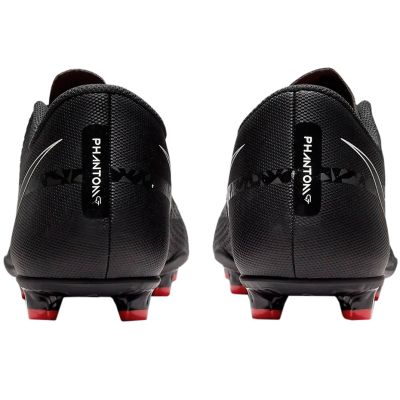 11. Nike Phantom GT2 Club MG DA5640 001 football boots