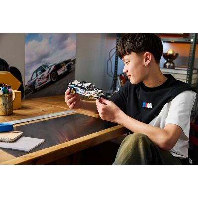 11. LEGO Speed Champions 77263 - BMW M3 (E30)
