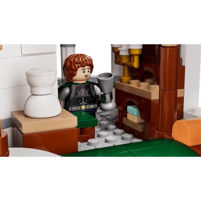 10. LEGO Icons 11377 - The Lord of the Rings: Minas Tirith