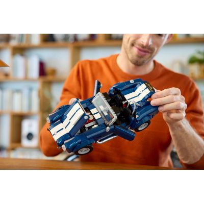 24. LEGO ICONS 10357 Shelby Cobra 427 S/C