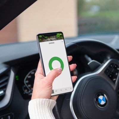 9. Yale Smart Garage Controller 1x Smart Opener, 1x Door Position Sensor, 1x Magnet, 2x Additional Cable, 2x Installation Tape