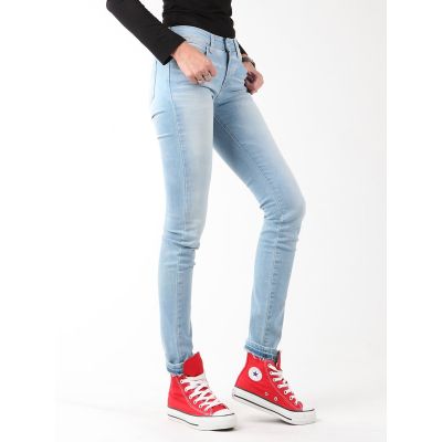 3. Wrangler Skinny Sunkissed Jeans W28KLE86K