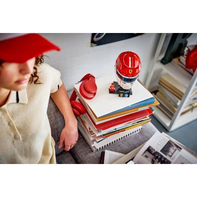 13. LEGO Editions 43014 – Charles Leclerc Scuderia Ferrari HP Helmet