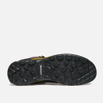 5. Garmont Akron Mid GTX Adult Black