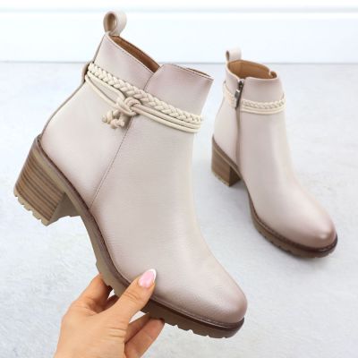 2. Women's beige insulated ankle boots Potocki Z25-SZ12690