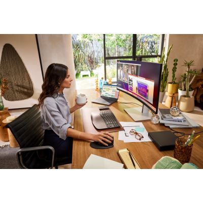 21. HP Series 7 Pro 34 inch WQHD Monitor
