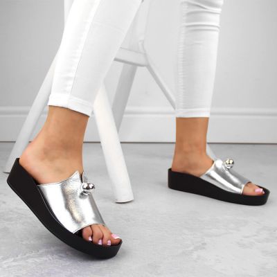 25. Women's beige openwork closed sandals Sabatina