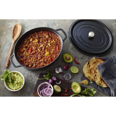 7. Oval cast iron pot STAUB 40509-319-0 - black 5.5 ltr