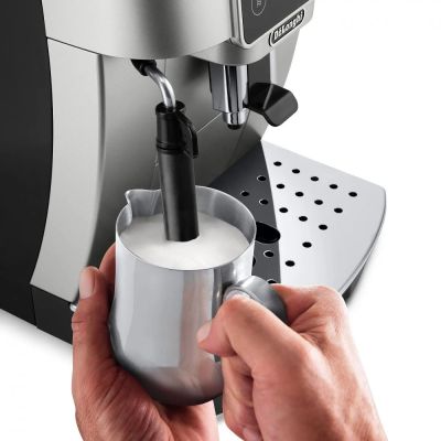 3. DeLonghi ECAM 220.30.SB espresso machine