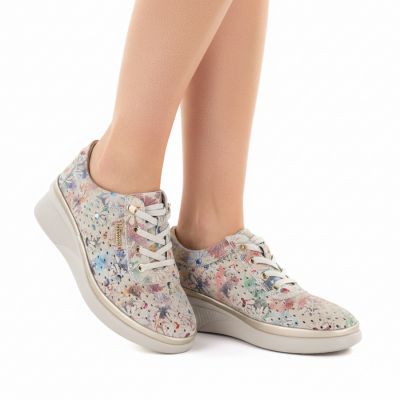 5. Women's leather openwork wedge shoes, beige, Vinceza 79603